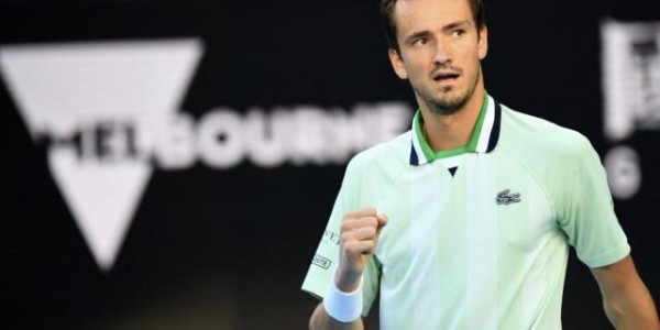 梅总狂轰31记Ace复仇克耶高斯 赛后回怼现场球迷