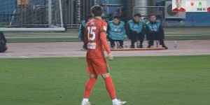 kaiyun安全登录-惨！杨意林替补登场15分钟又被换下 本场比赛失误导致丢球