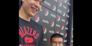 杨瀚森首次训练后采访 翻译Chris再次收获开拓者记者好评