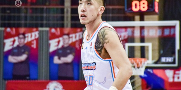 差劲！陶汉林9投仅2中拿到4分8板 正负值-16最低