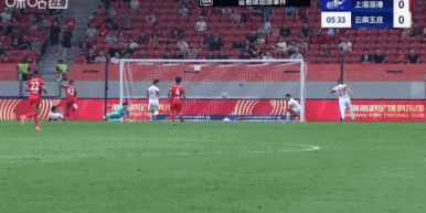 加布里埃尔失点！刘若钒造点 加布里埃尔点球踢飞，海港仍0-0玉昆