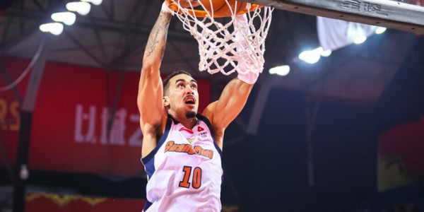 kaiyun正规平台-广东男篮逆势而为，最大优势与劣势并存，杜锋指导最后一搏？|胡明轩|萨姆纳|奎因|徐昕|徐杰_新浪体育_新浪新闻